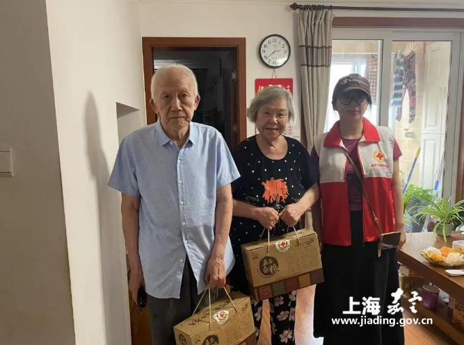 嘉定各街镇红十字会开展遗体（器官、角膜）捐献志愿者“送清凉”活动